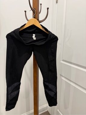 Intelliskin size medium Black Women's Athletic Leggings with Ankle Panel Detail